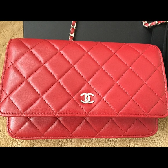 ***SOLD*** CHANEL Wallet On Chain - Red Lambskin - Picture 3 of 6